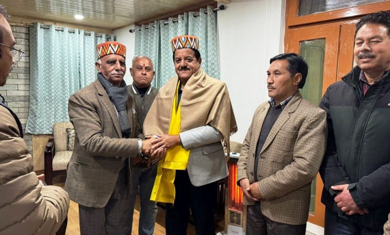 Sunder Singh Thakur congratulated Anil Sood on becoming the President of District Cooperative Union, Anil Sood expressed his gratitude.