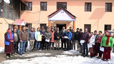 Deputy Commissioner honored officers and employees by giving them citation for their good work in Lok Sabha and Assembly by-elections.