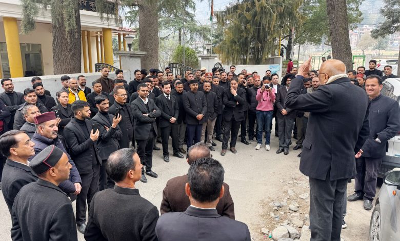 Central government should withdraw black laws against advocates- Tej Thakur