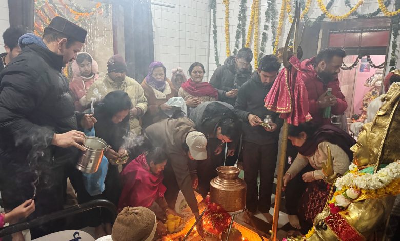 Crowds gathered in the Shiva temples of district Kullu to have darshan of Shiva Bhole.