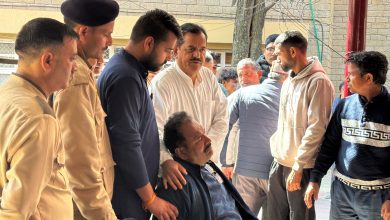 Hand over the bodies of the 6 deceased in the accident near Manikaran Gurudwara parking to their families